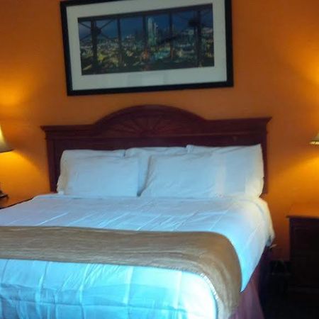Rodeway Inn Perry Экстерьер фото