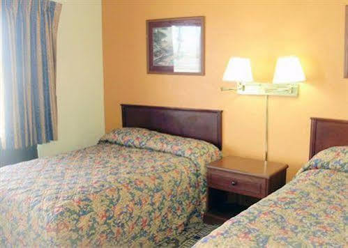 Rodeway Inn Perry Экстерьер фото
