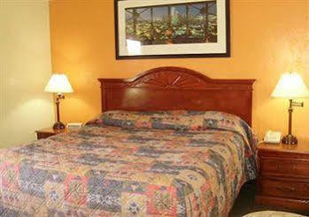 Rodeway Inn Perry Экстерьер фото